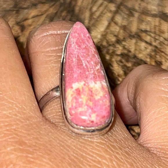 Bright Pink Thulite Ring Size 6 1/2 - Picture 10 of 15